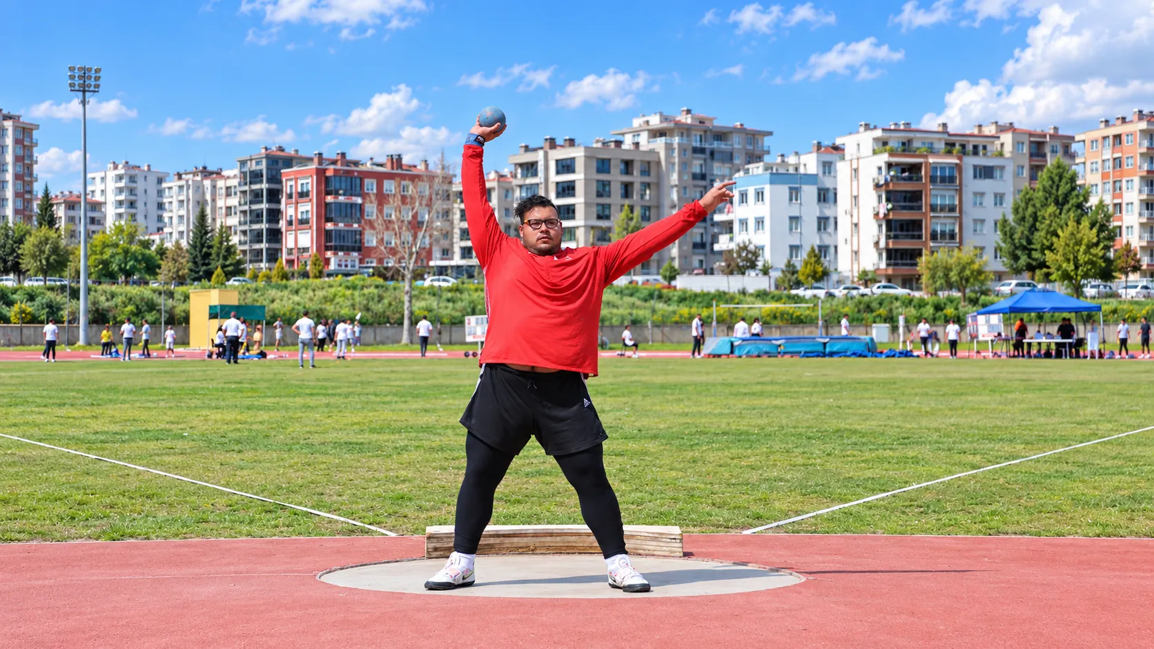 Shot putter in the throwing circle during a session